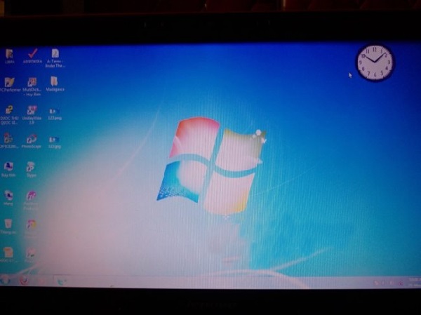 Hình ảnh máy chiếu hiển thị bị nghiêng