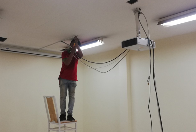 Thi công lắp đặt máy chiếu