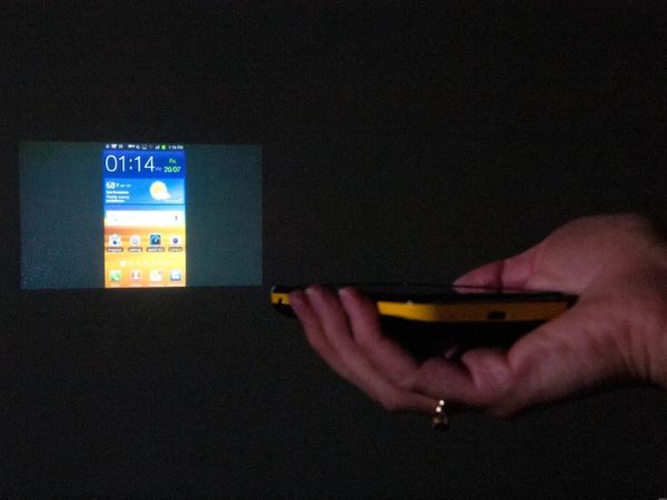 App chiếu màn hình điện thoại lên tường